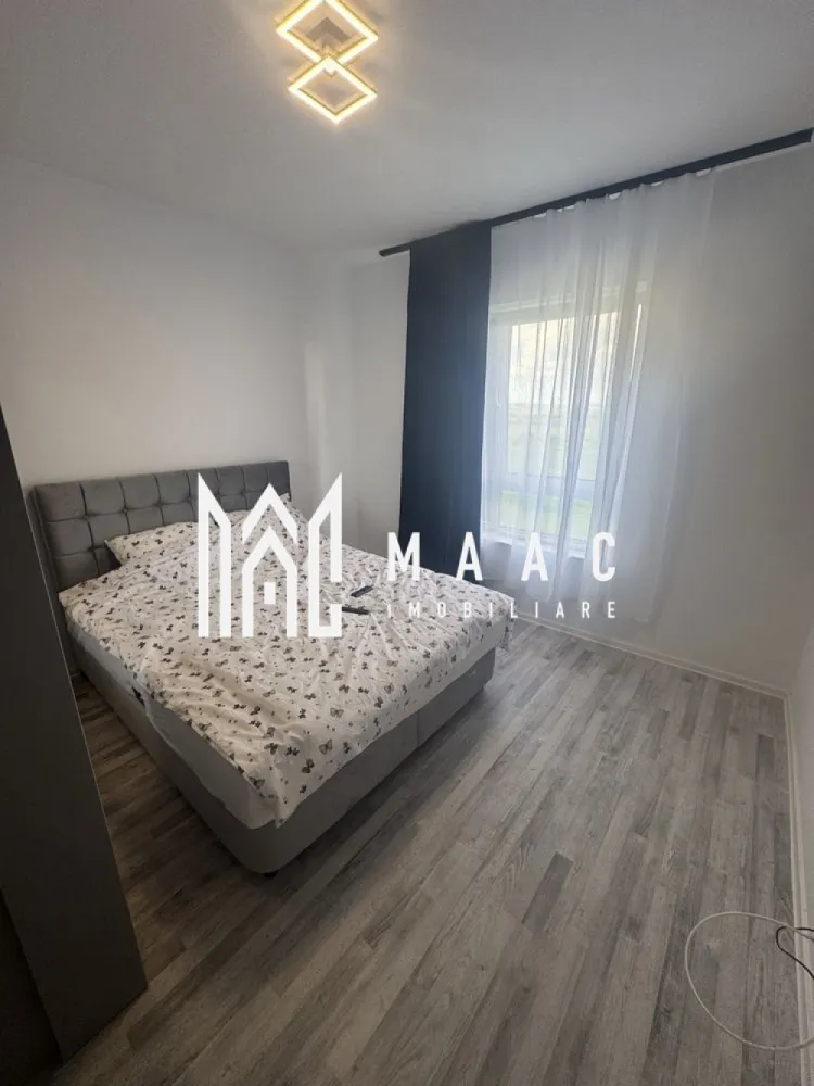 Apartament 2 Camere | 52 MPU | Loc de Parcare Privat - MAAC Imobiliare vă propune spre închiriere un apartament modern cu 2 camere, situat în ansamblul rezidențial Valetta Park, în zona Calea Șurii Mici. 

Caracteristici principale

• suprafață utilă de 52 mp
• etaj 4 într-un imobil dotat cu lift
• compartimentare decomandată
• complet mobilat și utilat
• disponibil pentru mutare imediată

Compartimentare și dotări

• living 
• dormitor complet mobilat
• bucătărie modernă și complet utilată
• baie
• mașină de spălat rufe
• aer condiționat
• hotă

Localizare și accesibilitate

• aproximativ 10 minute până în centrul orașului
• acces rapid către Zona Industrială Vest
• conexiune facilă către Aeroportul Internațional Sibiu
• acces rapid la principalele artere de circulație
• zonă în continuă dezvoltare, cu multiple facilități în apropiere

 Pentru mai multe detalii sau pentru programarea unei vizionări, vă rugăm să ne contactați și să menționați ID-ul proprietății: CP3114876.