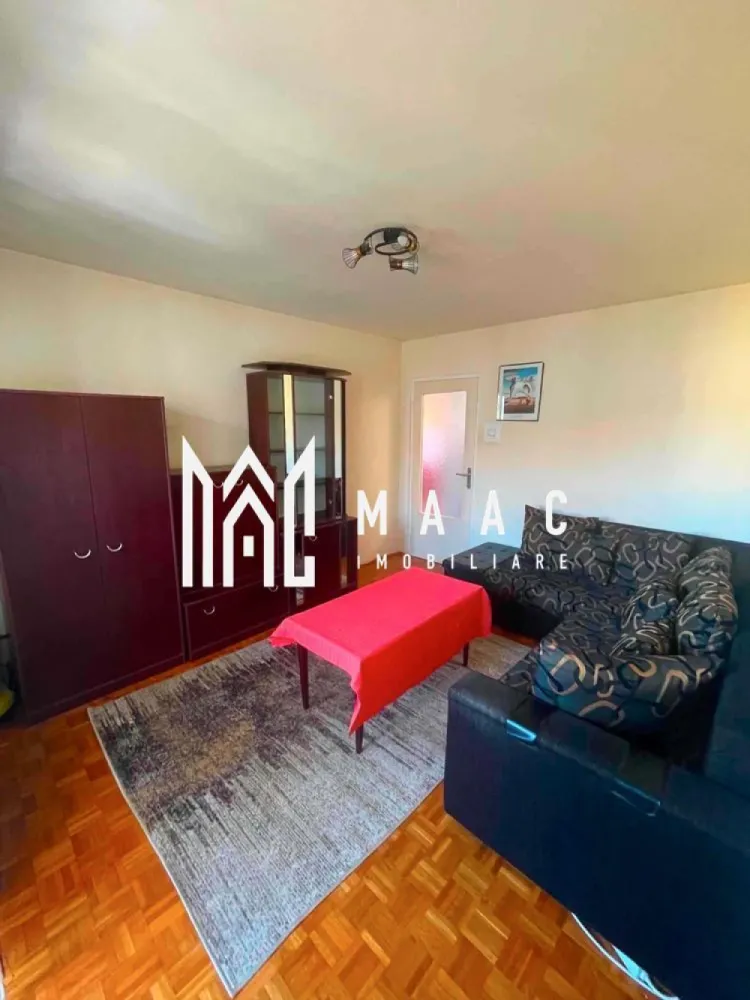 Apartament 3 camere decomandat | Ștrand, Sibiu | 53 mp, pet friendly - Apartament de închiriat în Sibiu, cu 3 camere decomandate, situat în cartierul Ștrand, cu 53 mp utili, balcon și compartimentare potrivită pentru locuire de zi cu zi.

Detalii proprietate:
• Apartament cu 3 camere, 2 dormitoare, 1 living, 1 bucătărie și 1 baie
• Suprafață utilă: 53 mp, suprafață construită: 64 mp
• Compartimentare: decomandat
• Etaj 4 din 4, într-un imobil finalizat în anul 2000
• Stare interioară: bună
• 1 balcon și 1 cămară
• Complet mobilat și utilat
• Dotări menționate: aragaz cu cuptor, mașină de spălat rufe, cuptor cu microunde, centrală termică
• Proprietate pet friendly

Locuința este amplasată în cartierul Ștrand din Sibiu, pe Strada Bihorului, conform datelor din anunțul existent.

Cod anunț CP3123028. Contactați echipa MAAC Imobiliare pentru mai multe detalii și pentru programarea unei vizionări.