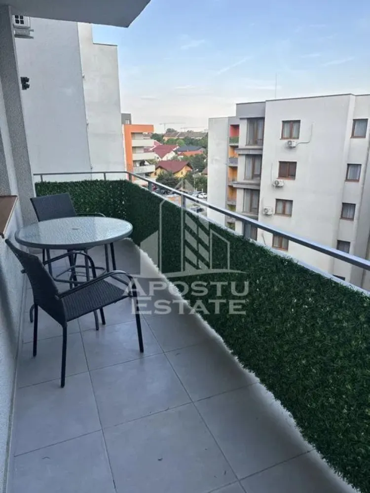Apartament cu 2 camere, de inchiriat, zona Torontalului-Vox, Timisoara - Agentia imobiliara APOSTU ESTATE va propune spre inchiriere un apartament cu 2 camere, spatios si luminos, situat in Timisoara, zona Torontaluluii, o zona linistita si bine pozitionata, potrivit pentru cupluri,familii, sau studenti care isi doresc o locuinta unde sa se simta confortabil si cu acces facil catre scoli, statii de autobuz, supermarketuri , magazine de zona, parcuri.

Suprafata utila: 60 mp
Compartimentare eficienta:
-Hol de acces generos.
-Living room luminos cu bucatarie open space.
-Dormitor matrimonial.
-Baie cu cada.

Confort si facilitati:
-Incalzirea apartamentului: Pardoseala, Centrala proprie.
-Apartamentul este complet mobilat si utilat.
- Nu se accepta animale de companie de catre proprietar.

Localizare:
-Timis, Timisoara, zona Torontalului– acces facil : Vox Technology, Penny, Aral

Ideal pentru:
-Cupluri.
-Familii.
-Persoane singure.

Disponibilitate: imediata
Pret chirie lunara: 420 euro ( negociabil)
Programeaza o vizionare pentru a-ti putea imagina viitorul aici!
ID intern: CP3128284

JOI Tulbure Cristian