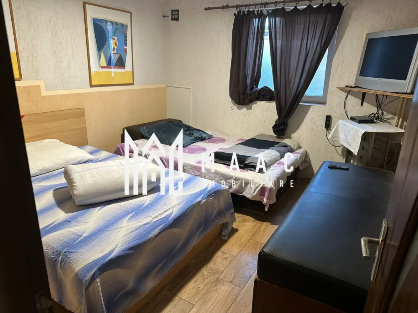 Casa cu 4 apartamente | 9 camere | Curte si Gradina - MAAC Imobiliare ofera spre inchiriere casa cu 4 apartamente cu toate facilitatile, in zona Veterani.

Locuinta are suprafata utila de 250 de mp, desfasurati pe doua nivele. Aceasta este alcatuita din 4 apartamente cu 2 camere spatioase, 4 bai, si inca o camera separata cu baie. Se regaseste bucatarie si baie in fiecare apartament.

Casa are curte si gradina proprie, cu spatiu pentru gratar, sau alte activitati de relaxare.

Se poate parca in curte sau in apropiere, fara probleme. Se pot parca maxim 15 masini in fata casei. Si este si un loc propriu amenajat.

Pretabil pentru firme cu muncitori, dar nu neaparat. Se inchiriaza pe minim un an, se percepe o garantie in cuantumul unei chirii lunare.

Pretul este usor negociabil, in functie de perioada contractuala.

Pentru mai multe detalii precizati telefonic ca ati vazut anuntul cu ID: CP2084922