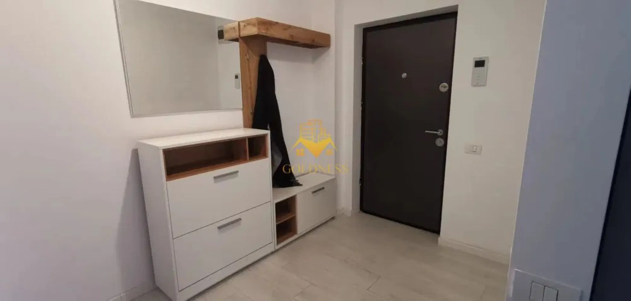 3 Camere openspace, The Office, Marasti,Petfriendly,Semicentral,Lux,AC - GOLDNESS Imobiliare vă propune spre închiriere un apartament cu 3 camere complet mobilat și utilat, la etajul 3 într-un imobil de 5 etaje, în Cartierul Marasti!
Parcare subterana inclusa!
Se află în apropierea stațiilor de transport în comun, magazine, restaurante, spații verzi, farmacii, etc. 

Apartamentul este compartimentat astfel:
 - dormitor cu pat matrimonial, dressing, noptiere, baie
 - dormitor cu pat matrimonial, dressing, noptiere
 - living cu bucatarie open space complet utilată și mobilată, canapea extensibilă, loc de servit masa, TV smart
 - baie cu cada calorifer port prosop și dulap pentru depozitare.
 - terasa de 7 mp.
 - balcon 3 mp

Imobilul este dotat cu toate cele necesare- centrală proprie, frigider, aragaz, hotă, mașină de spălat haine, etc. 

Dacă sunteți interesați de acest apartament și doriți să îl vizionați, dar și pentru alte oferte nu ezitați să ne contactați telefonic sau prin e-mail. Vă stăm la dispoziție!
Pentru intermediere se percepe un comision de 50% din prețul chiriei!
