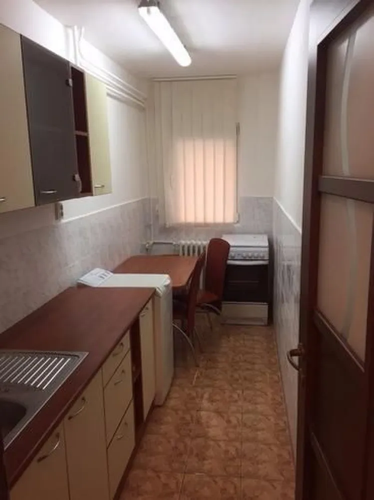 Garsonieră de vânzare – zona Bd-ul Lacul Tei - Oportunitate excelentă pentru locuit sau investiție! Se oferă spre vânzare o garsonieră situata aproape de BD. LACUL TEI,i într-o zonă liniștită, cu acces rapid către mijloace de transport, magazine, școli și parcuri. Zona este cunoscută pentru proximitatea față de Lacul Tei și principalele puncte de interes din Sectorul 2.

Detalii proprietate:

Garsonieră confortabilă și bine compartimentată
Parter din 4 etaje
Încălzire prin termoficare
Bloc cu regim redus de înălțime
Zonă verde și liniștită
Acces facil către transport public și centre comerciale

Ideală atât pentru locuit, cât și pentru investiție, datorită poziționării foarte bune în cartierul Lacul Tei.

COMISION : 700 E

ALEXXIMOB ESTATE -

TEL. 0751454742