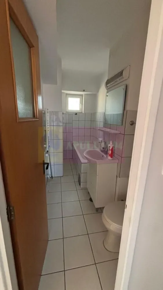 Apartament 4 camere 13 Septembrie - Agentia Imobiliara Apulum 94, va propune spre vanzare
Apartament 4 camere, decomandat, etaj 5 din 9, an construcție 1999, lift nou, două băi, două balcoane,