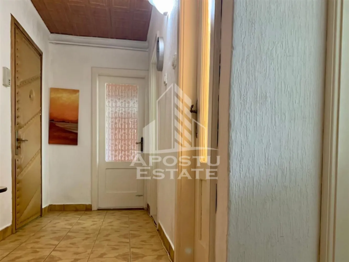 Apartament 2 camere, de inchiriat, zona Steaua - Agentia imobiliara APOSTU ESTATE va propune spre inchiriere un apartament cu 2 camere, spatios si luminos, situat in zona Steaua, o zona linistita si bine pozitionata din Timisoara, potrivit pentru cupluri,familii, sau studenti care isi doresc o locuinta unde sa se simta confortabil si cu acces facil catre scoli, statii de autobuz, supermarketuri , magazine de zona, parcuri.

Suprafata utila: 69mp
Compartimentare eficienta:
-Hol de acces generos
-Bucatarie complet mobilata si utilata, cu loc de luat masa
-Living luminos si spatios
-Dormitor mobilat si utilat
-Baie prevazuta cu cada

Confort si facilitati:
-Incalzirea apartamentului: centrala proprie
-Incalzirea prin calorifere
-Apartamentul este complet mobilat si utilat
-Nu se accepta animale de companie de catre proprietar

Localizare:
-Timis,Timisoara, zona Steaua – acces facil spre magazine, supermarketuri , scoli, parcuri si mijloace de transport in comun.

Ideal pentru:
-Familii
-Cupluri
-Studenti

Disponibilitate: imediata
Pret chirie lunara: 340 euro 
Programeaza o vizionare pentru a-ti putea imagina viitorul aici!
ID intern: CP1890702