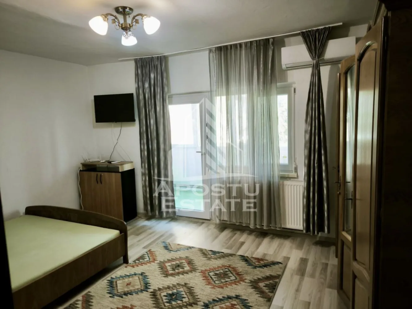 Apartament cu 1 camera, de inchiriat, zona Dambovita - Agentia imobiliara APOSTU ESTATE va propune spre inchiriere un apartament cu 1 camera, spatios si luminos, situat in zona Dambovita, o zona linistita si bine pozitionata din Timisoara, potrivit pentru cupluri,familii, sau studenti care isi doresc o locuinta unde sa se simta confortabil si cu acces facil catre scoli, statii de autobuz, supermarketuri , magazine de zona, parcuri.

Suprafata utila: 33 mp
Compartimentare eficienta:
-Hol de acces generos
-Bucatarie complet mobilata si utilata, cu loc de luat masa
-Living luminos si spatios
-Baie prevazuta cu cada

Confort si facilitati:
-Incalzirea apartamentului: centrala proprie
-Incalzirea prin calorifere
-Apartamentul este complet mobilat si utilat
-Nu se accepta animale de companie de catre proprietar

Localizare:
-Timis,Timisoara, zona Dambovita – acces facil spre magazine, supermarketul Lidl, scoli, parcuri si mijloace de transport in comun.

Ideal pentru:
-Familii
-Cupluri
-Studenti

Disponibilitate: imediata
Pret chirie lunara: 1200 Lei
Programeaza o vizionare pentru a-ti putea imagina viitorul aici!
ID intern: CP3129409