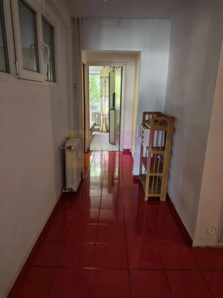 Apartament 2 camere, Drumul Taberei, zona Raul Doamnei - Agentia Imobiliara Apulum 94, va ofera spre vanzare
Apartament cu 2 camere decomandat, situat la etajul 3 al unui bloc cu 10 etaje
Are vedere pe ambele parti ale blocului, fata/spate.
Locuinta este renovata(nu recent) si se vinde partial mobilata. 
Balcon inchis cu termopan.
Se poate monta si centrala termica, pentru cine doreste, teava de gaze fiind pe palier
Blocul urmeaza sa intre in reabilitare termina, dosarul fiind aprobat de catre Primaria Sector 6
 Zona este linistita, cu acces facil la transport public, metrou (4 minute pe jos), magazine, scoli si parcuri.