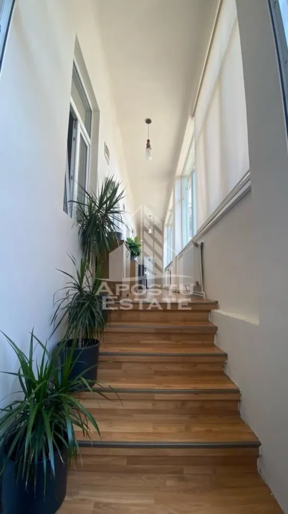 SAD cu 3 camere + spatiu comercial la demisol,