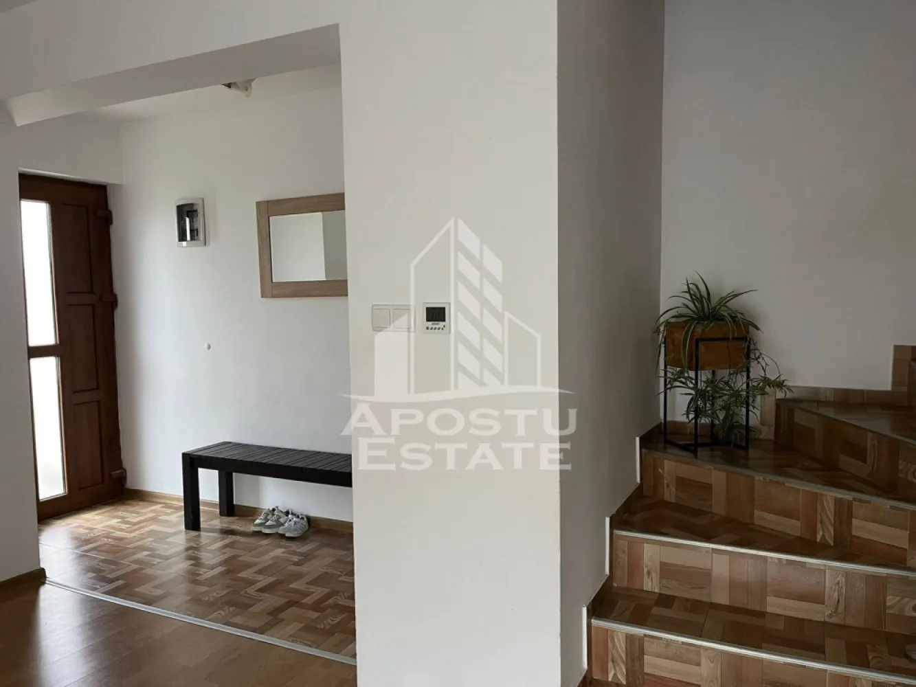 Duplex cu 4 camere si 2 bai complet mobilat si utilat in Giroc. - APOSTU ESTATE va propune spre vanzare un duplex situat in Giroc.
Locatia imobilului se potriveste perfect celor ce isi doresc sa se detaseze de agitatia orasului. In apropiere sunt magazine si supermarket-uri precum Profi, Mega Image, scoala si gradinita la o distanta de 5 minute, acces facil la mijloace de transport în comun, distanta pana in statie este de aproximativ 3 minute.

Imobilul dispune de 110 mp utili, se vinde complet mobilat si utilat, precum se observa in imagini si este compartimentat astfel:

Parter:
- hol acces.
- living generos.
- bucatarie inchisa.
- baie cu geam si dus.
- terasa

Etaj:
- hol acces
- 3 dormitoare.
- baie cu geam si cada.
- acces in pod.
- terasa

Detalii tehnice:
Regim de inaltime Parter + Mansarda + Pod.
- constructie realizata in anul 2013 din caramida Porotherm de 30 cm.
- izolata cu polistiren de 10cm EPS 85.
- pereti despartitori complet din caramida tencuiti mecanizat finisati cu vopsea lavabila alba.
- placa de beton peste parter.
- acoperis de tigla, izolat cu vata.
- geamuri termopan cu 3 sticle pentru izolare atat fonica cat si termica superioara foarte mari si luminoase dotate cu rulouri, site si jaluzele.
- mobilier de bucatarie de calitate inalta, realizat pe comanda.
- centrala proprie pe gaz sistem eficient de incalzire in pardoseala cu termostat ambiental separat pentru fiecare incapere.

Utilitati: curent, apa de la retea, canalizare, gaz, internet prin fibra optica, cablu Tv.
Pentru mai multe detalii nu ezitati sa ne contactati!

Acceptam orice fel de credit bancar. Oferim consultanta si solutii financiare prin colaboratorii nostri pentru a obtine cel mai avantajos credit Ipotecar sau Noua Casa.

Va asteptam cu drag la o vizionare chiar astazi!
CP2571918