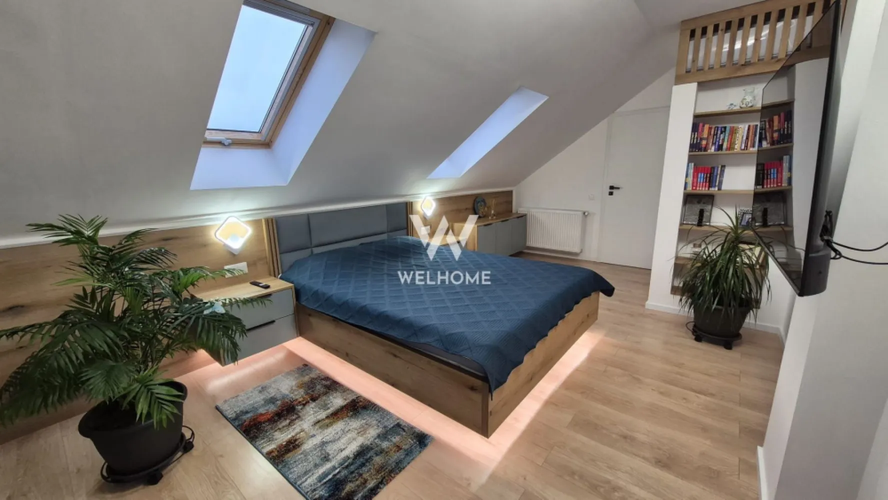 Apartament LA CHEIE,mobilat, 96mp, Sibiu - Apartamentul este situat la etajul 3 intr-un bloc nou constructie premium, cu lift.

Locatie: Calea Cisnadiei, zona Mandra 

Suprafata utila: 96mp (parter 66mp +etaj 30mp)
ATENTIE: Etajul are placa de beton turnata, constructie foarte calitativa 

Compartimentare: hol, 3 dormitoare, living, bucatarie, 3 bai + balcon mare

Se vinde mobilat si utilat conform fotografii, si include: 
- 4 televizoare
- masina de spalat vase
- frigider individual incorporat
- congelator individual incorporat
- plita cu inductie
- hota
- cuptor cu aburi
- cuptor cu microunde incorporat
- espressor de cafea
- purificator de apa
- masina de spalat rufe
- uscator de rufe
- aspirator robot
- aspirator vertical
- gratar electric pe balcon
- aparate de aer conditionat

Include un loc de parcare, contracost se mai pot achizitiona si altele (5000 euro)
Pret: 210000 euro negociabil 
Cash sau credit bancar 
Vizionare: 0752.088.381 Roxana