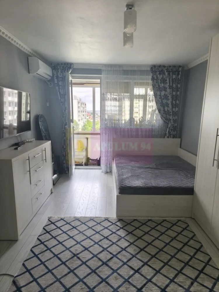 Apartament cu 3 camera Șoseaua Pantelimon - Agentia Imobiliara Apulum 94, va ofera spre vanzare
Apartament cu 3 camere, confort 1 decomandat cu o suprafață de 70.57 mp în Sec 2 pe Șoseaua Pantelimon, 
Blocul este amvelopat, etaj 8/10. 
Apartamentul este renovat, luminos și bine compartiment, ce beneficiază de 2 aer condiționate și semi-mobilat . Apartamentul beneficiază și de o debara ce poate fi transformată cu ușurință într-o baie de serviciu în funcție de nevoile viitorului proprietar.
Vederea apartamentului este libera si pe spatele blocului.
Locație foarte bună si liniștită, cu școli, grădinițe, magazine, hipermarketuri și mijloace de transport la câteva minute distanță. O locuință potrivită pentru cei care caută confort, spațiu și acces rapid la toate facilitățile necesare.