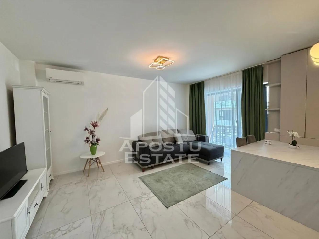 Apartament cu 2 camere de inchiriat, Future Residence, Giroc - Agentia imobiliara APOSTU ESTATE va propune spre inchiriere un apartament cu 2 camere spatios si luminos, situat in Giroc, Complexul Residential FUTURE RESIDENCE, potrivit pentru cupluri sau persoane singure care isi doresc o locuinta in care sa se simta confortabil
Suprafata utila: 52 mp

Compartimentare eficienta:
-Bucatarie deschisa complet mobilata si utilata, cu loc de luat masa
-Living luminos si spatios
-Dormitor complet mobilat si utilat
-Baie prevazuta cu cada si geam la baie pentru ventilatie naturala

Confort si facilitati:
-Loc de parcare subteran inclus in pret
-Acces la piscina complexului
-Masina de spalat rufe
-Aer conditionat
- Balcon
-Incalzirea apartamentului: centrala proprie (incalzire prin pardoseala)

Localizare:
-Timis, Giroc- Future Residence, in spatele supermarketului Lidl, proximitatea StayFit Gym, Penny, Mega Image
Ideal pentru:
-Persoane singure
-Cupluri

Disponibilitate: imediata
Pret chirie lunara: 500 EURO
Programeaza o vizionare pentru a-ti putea imagina viitorul aici!
ID intern: CP3130064