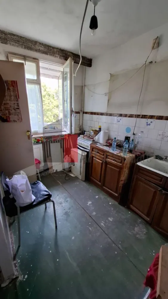 Drumul Taberei ap. 2 cam. cf.1/decomandat - Va prezentam un apartament de 2 camere situat in cartierul Drumul Taberei aflat intr-un imobil la 10 minute de metrou Valea Ialomitei.

Apartamentul se afla la etajul 4 din 4 si in apropiere se alfa hipermarket : Kaufland, Megaimage, stații STB scoli, grădinițe, magazine,unități bancare.
Pentru informatii sau vizionare va stam la dispozitie: 0720-622.788