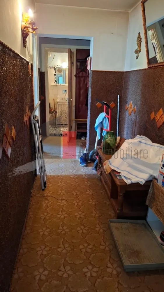 Drumul Taberei ap. 2 cam. cf.1/decomandat - Va prezentam un apartament de 2 camere situat in cartierul Drumul Taberei aflat intr-un imobil la 10 minute de metrou Valea Ialomitei.

Apartamentul se afla la etajul 4 din 4 si in apropiere se alfa hipermarket : Kaufland, Megaimage, stații STB scoli, grădinițe, magazine,unități bancare.
Pentru informatii sau vizionare va stam la dispozitie: 0720-622.788