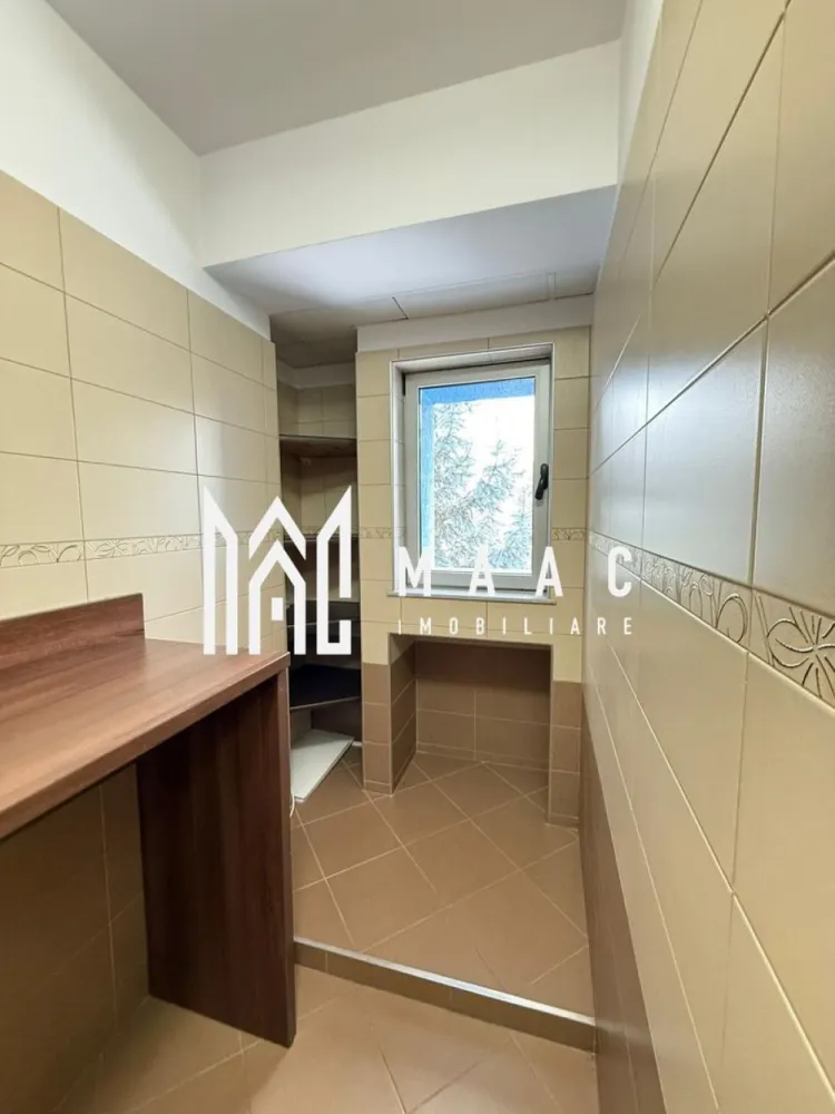 Spatiu de birouri I 194 mpu I Etajul 1 I Zona Sub arini - MAAC IMOBILIARE propune spre închiriere un spațiu de birouri situat la etajul 1 al unei clădiri moderne, conceput pentru a răspunde cerințelor actuale ale companiilor care își doresc un mediu de lucru eficient, flexibil și reprezentativ.

Spațiul este organizat în regim open space, oferind posibilitatea de compartimentare personalizată, în funcție de nevoile și structura activității chiriașului. Datorită configurației sale, poate fi adaptat cu ușurință atât pentru birouri clasice, cât și pentru alte concepte moderne de lucru.

Aferente-bucătărie dedicată personalului, 4 grupuri sanitare, spațiu de arhivă / depozitare.
Toate utilitățile disponibile.
Instalații pregătite pentru activitate de birou; iluminare naturală și artificială eficientă.

Clădire modernă, bine întreținută, generator, locuri de parcare in curte dar si stradal.
4 locuri de parcare

Mediu de lucru profesional, potrivit pentru echipe medii sau mari; flexibilitate în amenajare și organizare.
Ideal pentru sediu de firmă, birouri administrative, IT, consultanță, servicii

Disponibilitate imediată.
Spațiul reprezintă o soluție excelentă pentru companiile care caută un birou adaptabil, într-o clădire modernă, cu facilități complete și condiții optime de desfășurare a activității.

Pentru mai multe detalii precizati telefonic ca ati vazut anuntul cu ID:CP2885809