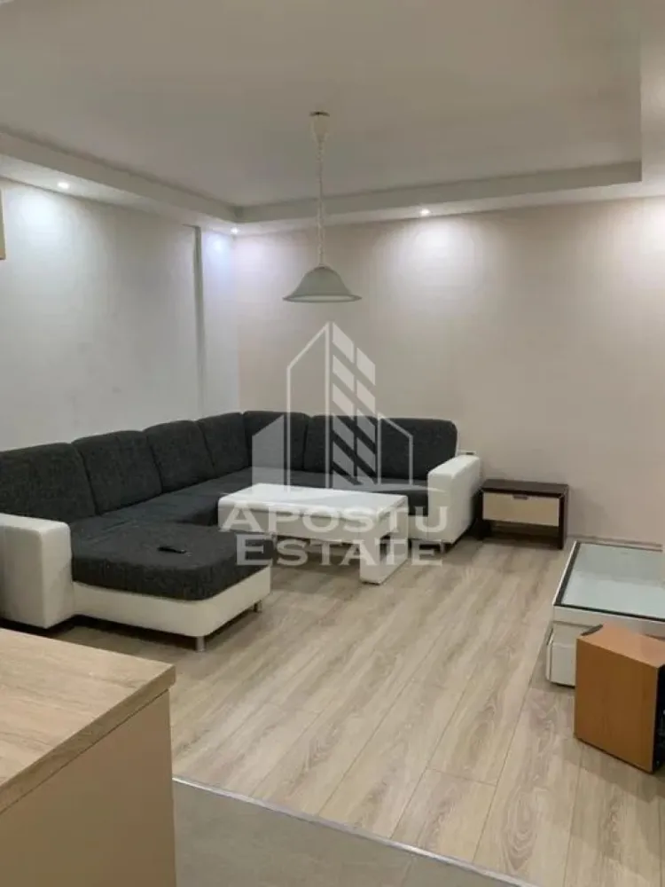 Apartament 2 camere la casa + terasa, Mehala - APOSTU ESTATE va ofera spre inchiriere un apartament cu 2 camere zona Mehala ! 
Imobilul dispune de o suprafata de 53mp utili este situat la parter.
Apartamnetul este cumpus astfel:

-bucatarie open space
- dormitor mare
-baie

Apartamentul este complet mobilat si beneficiaza de toate utilitatile necesare unei locuinte(aragaz, cuptor, hota, masina de spalat rufe, frigider). 

Confortul termic este realizat prin intermediul centralei propri si a aerului conditionat!

Zona linistita si cu numeroase facilitati precum: market-uri in apropiere acces la mijloacele de transport in comun farmacii restaurante si multe altele. 

Pentru mai multe detalii nu ezitati sa ne contactati!

Va asteptam cu drag la o vizionare!

ID INTERN:CP1897737