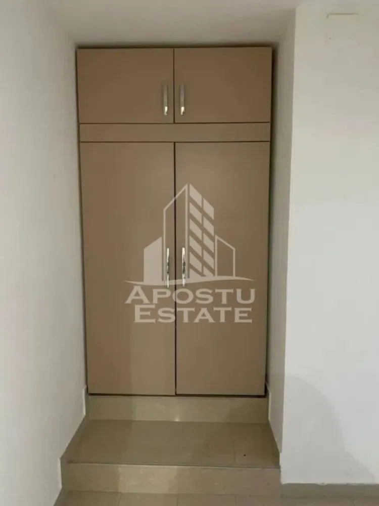 Apartament 2 camere la casa + terasa, Mehala - APOSTU ESTATE va ofera spre inchiriere un apartament cu 2 camere zona Mehala ! 
Imobilul dispune de o suprafata de 53mp utili este situat la parter.
Apartamnetul este cumpus astfel:

-bucatarie open space
- dormitor mare
-baie

Apartamentul este complet mobilat si beneficiaza de toate utilitatile necesare unei locuinte(aragaz, cuptor, hota, masina de spalat rufe, frigider). 

Confortul termic este realizat prin intermediul centralei propri si a aerului conditionat!

Zona linistita si cu numeroase facilitati precum: market-uri in apropiere acces la mijloacele de transport in comun farmacii restaurante si multe altele. 

Pentru mai multe detalii nu ezitati sa ne contactati!

Va asteptam cu drag la o vizionare!

ID INTERN:CP1897737