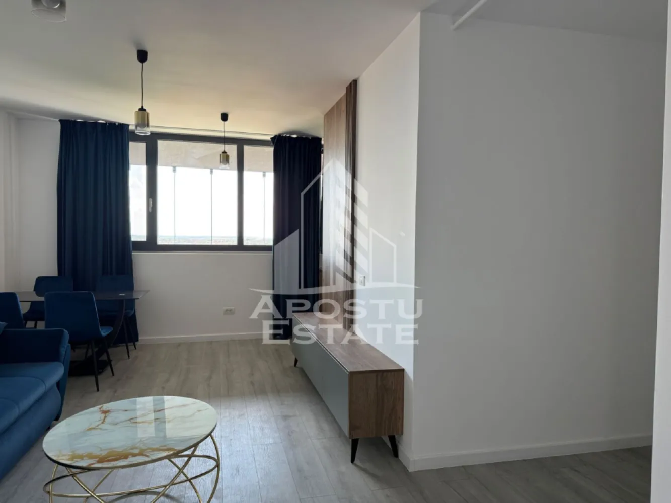 Apartament cu două camere la XCity Tower - Apostu Estate vă oferă spre închiriere apartament cu două camere etaj 13 / 16 cu loc de parcare subteran la XCity Tower.
Compartimentare:
-hol de acces
- living open space cu dinning 
-bucătărie complet mobilată și utilată închisă 
- baie cu duș 
- dormitor cu dressing și balcon 
Încălzirea se realizează prin intermediul centralei de gaz prin pardoseala,dipune de tâmplărie din geam Tripan ,izolația blocului foarte eficientă ,zone verzi amenajate .
Prima închiriere,totul este nou.
Se percepe garanție pe două luni plus luna în curs .
Pentru mai multe detalii sunați la telefon!
Vă așteptăm cu drag la o vizionare!