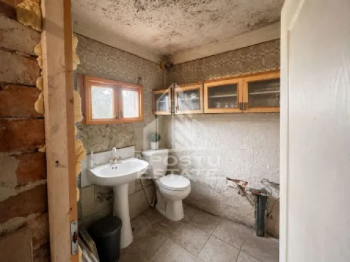 Casa 2 camere individuala de vanzare in Carani | Toate utilitatile |