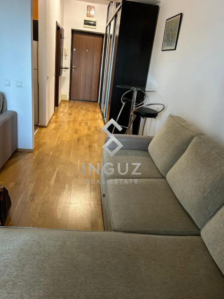 DE ÎNCHIRIAT – STUDIO PREMIUM | EMINESCU VIEW | ZONĂ CENTRALĂ - DE ÎNCHIRIAT – STUDIO PREMIUM | EMINESCU VIEW | ZONĂ CENTRALĂ ⬇️ العربية بالأسفل ⬇️

Vă prezentăm un studio modern și elegant, situat în complexul rezidențial Eminescu View, pe Strada Mihai Eminescu, într-una dintre cele mai căutate zone ale Bucureștiului.

Locuința este complet mobilată și utilată, fiind pregătită pentru mutare imediată. Compartimentarea eficientă, spațiile generoase de depozitare și terasa spațioasă oferă confortul necesar pentru un stil de viață urban modern.

Caracteristici:
• Studio spațios și luminos
• Complet mobilat și utilat
• Multiple spații de depozitare
• Terasă generoasă
• Complex rezidențial modern
• Disponibil imediat

Condiții:
• Nu se acceptă animale de companie
• Fumatul în interior nu este permis

Chirie: 400 Euro/lună

Garanție: echivalentul unei chirii lunare

Comision agenție: 50% + TVA din valoarea primei luni de chirie.

Pentru informații suplimentare și programarea unei vizionări:

━━━━━━━━━━━━━━━━━━

للإيجار – استوديو مميز | مجمع Eminescu View | موقع مركزي

استوديو حديث وأنيق يقع في مجمع Eminescu View السكني على شارع Mihai Eminescu، في واحدة من أكثر المناطق طلبًا في بوخارست.

الشقة مفروشة ومجهزة بالكامل وجاهزة للسكن فورًا، وتتميز بتصميم عملي ومساحات تخزين متعددة بالإضافة إلى تراس واسع يوفر راحة إضافية للسكان.

المميزات:
• استوديو واسع ومضيء
• مفروش ومجهز بالكامل
• مساحات تخزين متعددة
• تراس واسع
• ضمن مجمع سكني حديث
• متاح للإيجار فورًا

الشروط:
• لا يُسمح بالحيوانات الأليفة
• التدخين داخل الشقة غير مسموح

الإيجار: 400 يورو شهريًا

التأمين: قيمة إيجار شهر واحد

عمولة المكتب: 50% + الضريبة من قيمة إيجار أول شهر.
للمزيد من المعلومات أو لحجز موعد للمعاينة:

Inguz Real Estate
📱 +40 774 017 567
📱 +40 724 922 092
✉️ info.inguzrealestate.com