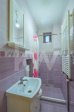 Casă individuală în Veterani, curte liberă 400 mp, zonă foarte căutată!