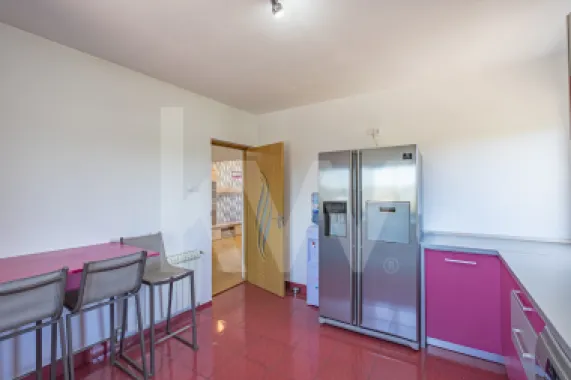 Casă individuală în Veterani, curte liberă 400 mp, zonă foarte căutată!