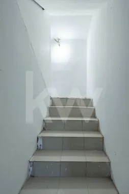 Casă individuală în Veterani, curte liberă 400 mp, zonă foarte căutată!