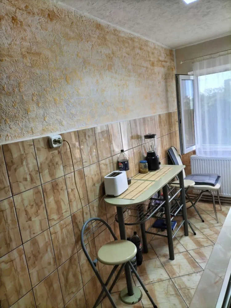 BRASADAS vinde ap 2 cam etaj 4/4 Micro 14. - Agenția imobiliara BRASADAS vinde apartament cu 2 camere aproape de Spitalul Județean si Piata Someș la etajul 4/4.
Www.brasadas.com