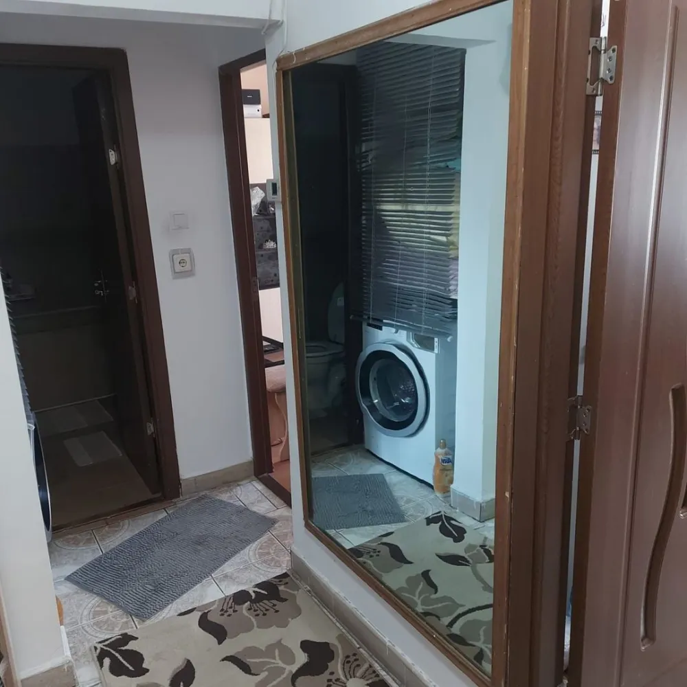 BRASADAS vinde ap 2 cam etaj 3/4 Soarelui. - Agenția imobiliara BRASADAS vinde apartament cu 2 camere decomandat,cu 2 balcoane ,unul inchis si unul deschis ,situat la etajul 3. Interiorul este luminos cu pardoseli laminate și gresie. Mobilierul are un stil contemporan, oferind un ambient plăcut.Apartamentul este mobilat si utilat cu :aragaz,frigider,masina de spalat rufe,mobilier in toate incaperile.
Apartamentul se află într-o zonă urbană, aproape de diverse puncte de interes. La doar câțiva pași găsești Podul Transilvania. De asemenea, parcurile din apropiere oferă un spațiu verde ideal pentru relaxare. Accesul la transportul public este facil, iar stațiile de autobuz sunt foarte aproape.
Www.brasadas.com.