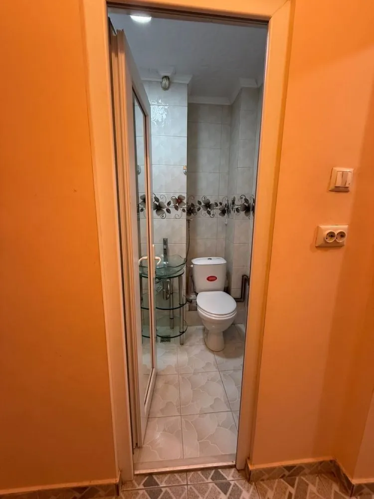 BRASADAS vinde ap 2 cam 33 mp. etaj 1/4 Micro 14. - Agenția imobiliara BRASADAS vinde apartamentul cu mobila de bucătărie,centrala pe gaz,gemuri si usi termopan,recent renovat fara balcon.
Www.brasadas.com.