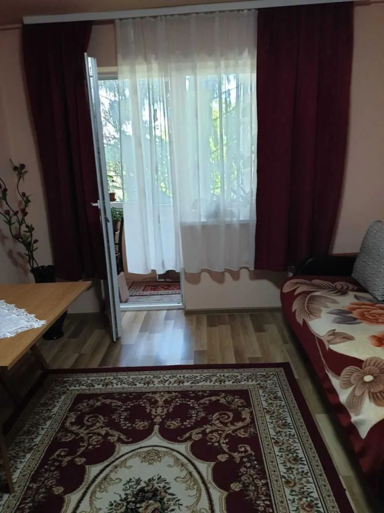 BRASADAS vinde ap 2 cam etaj 2 Botizului - Agenția imobiliara BRASADAS vinde apartament 2 camere, 40 mp, disponibil spre vânzare într-o zonă liniștită și accesibilă. Compartimentare practică, ideal pentru locuit sau investiție pe str Botizului, Satu Mare.

Apartamentul dispune de:

living luminos
dormitor separat
bucătărie
baie
spații bine organizate

Apartamentul este situat într-un bloc neintabulat, motiv pentru care CF-ul apartamentului este în curs de procesare. Actele sunt în lucru.

Www.brasadas.com.