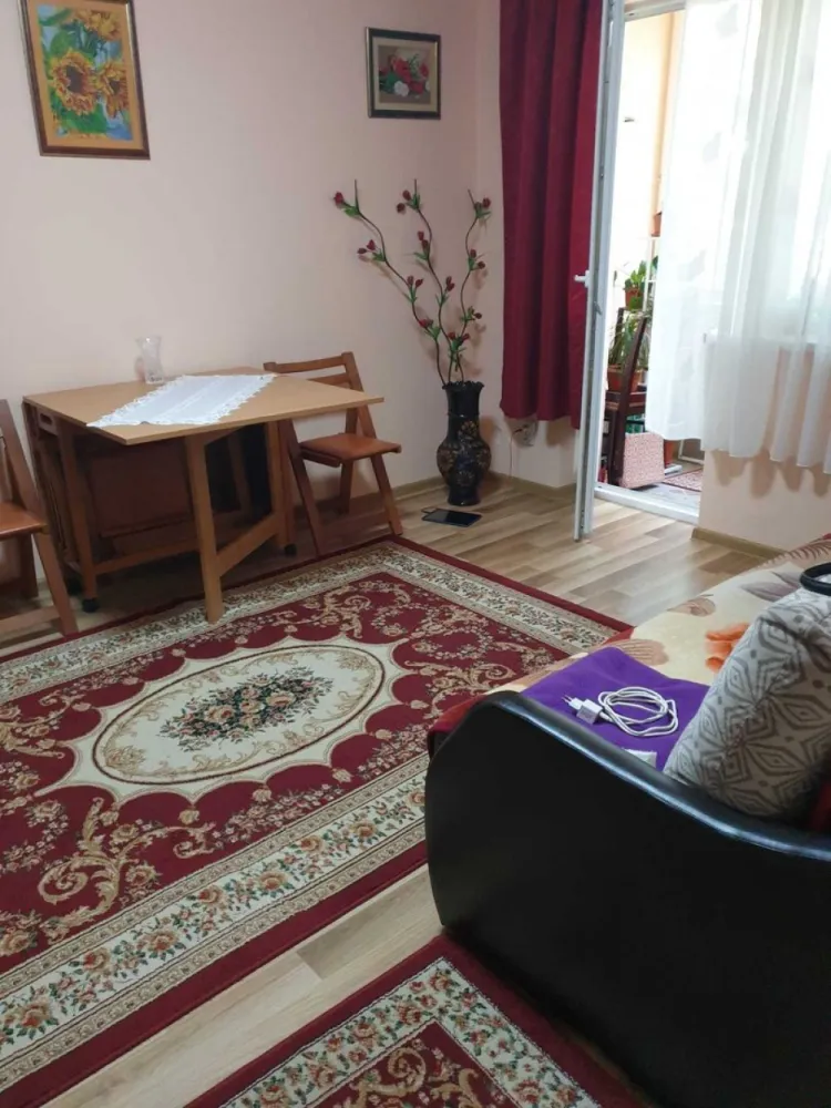 BRASADAS vinde ap 2 cam etaj 2 Botizului - Agenția imobiliara BRASADAS vinde apartament 2 camere, 40 mp, disponibil spre vânzare într-o zonă liniștită și accesibilă. Compartimentare practică, ideal pentru locuit sau investiție pe str Botizului, Satu Mare.

Apartamentul dispune de:

living luminos
dormitor separat
bucătărie
baie
spații bine organizate

Apartamentul este situat într-un bloc neintabulat, motiv pentru care CF-ul apartamentului este în curs de procesare. Actele sunt în lucru.

Www.brasadas.com.