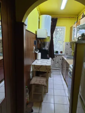 BRASADAS vinde ap 2 cam etaj 2 Botizului