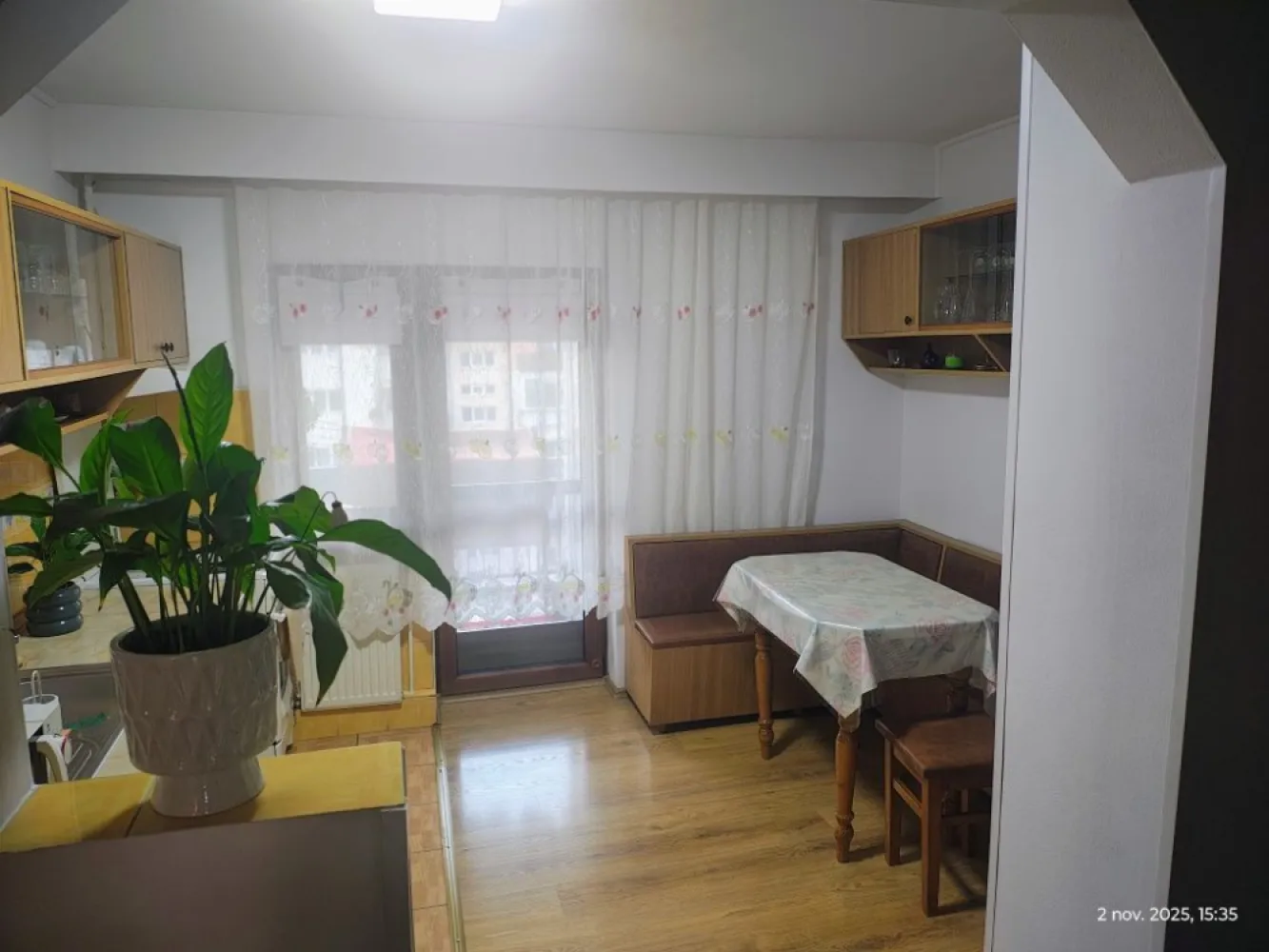 BRASADAS vinde ap 3 cam etaj 4/4 in Carpați 2. - Agenția imobiliara BRASADAS vinde apartament 79 m2 in Carpați 2 la etajul 4/4. 
Liber de sarcini, 3 camere decomandate, 2 bai, 2 balcoane, geamuri termopan, beci. Se vinde complet mobilat si utilat.
Www.brasadas.com.