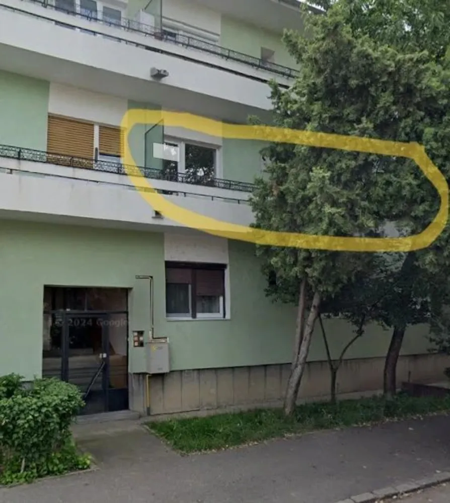 BRASADAS vinde ap 3 cam 63 mp. Centru Satu Mare. - Agenția imobiliara BRASADAS vinde apartament situat în centru cu beci, teren si parcare la etajul 1. 
Nu ai trafic de bloc, nu ai vecini mulți, nu ai gălăgie.

Apartamentul necesita renovare.

Ultracentral cu toate facilitățile la câțiva pași.
Parcuri, școli, magazine, farmacii, transport în comun.
Potrivit și pentru investiție (închiriere turistică sau long-term).

Www.brasadas.com.