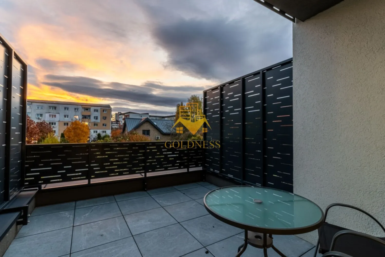 2 camere, Ultrafinisat, bloc nou, terasa, garaj, Marasti Aurel Vlaicu - GOLDNESS Imobiliare vă propune spre închiriere un apartament cu 2 camere, situat în cartierul Mărăști.
Apartamentul este situat într-un bloc nou, la etajul 1, și este la prima închiriere. Acesta are 1 balcon și o terasă mare de 12 mp.
Apartamentul este complet mobilat și utilat cu electrocasnice Bosch, inclusiv cuptor cu microunde, plită, hotă, mașină de spălat vase, mașină de spălat rufe, uscător de rufe, uscător de păr, aer condiționat și aparat de cafea Nespresso.
Dispune de videointerfon cu display mare și funcție foto.
Spațiul de dormit este deservit de un pat matrimonial și un colțar extensibil.
Încălzirea se face prin pardoseală.
Accesul în apartament este securizat cu ușă metalică cu închidere în multe puncte, iar geamurile au sticlă în 3 rânduri pentru o izolare fonică sporită.
Există abonament la internet și TV prin cablu.
Cheltuielile lunare sunt foarte mici.
Blocul este supravegheat video.
La parterul blocului se află un magazin Mega Image.
Apartamentul are parcare subterană supravegheată video, iar accesul se face pe bază de telecomandă (inclusă în preț).
Accesul în apartament este securizat cu ușă metalică cu închidere în multe puncte, iar geamurile au sticlă în 3 rânduri pentru o izolare fonică sporită.
Dacă sunteți interesat de acest apartament și doriți să îl vizionați, dar și pentru alte oferte nu ezitați să ne contactați telefonic sau prin e-mail. Vă stăm la dispoziție!
Pentru intermediere se percepe un comision de 50% din prețul chiriei!