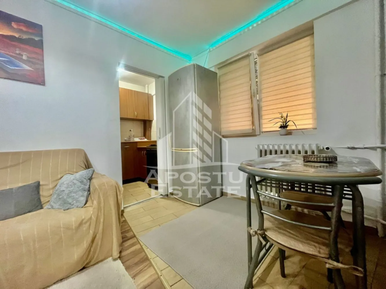 Apartament 2 camere, zona Intim - Apostu Estate va propune apartament de inchiriat in zona Intim, una dintre cele mai cautate si bine dezvoltate zone din oras, ideal pentru cei care isi doresc confort, acces rapid la facilitati si un stil de viata modern.

Locuinta are o suprafata utila de 40 mp si este compartimentata eficient, oferind un echilibru perfect intre spatiu si functionalitate. Apartamentul este luminos, bine intretinut si amenajat astfel incat sa ofere o atmosfera primitoare inca de la prima vedere.

Zona Intim ofera acces rapid la supermarketuri, magazine, farmacii, restaurante, mijloace de transport in comun si alte puncte de interes, fiind potrivita atat pentru persoane active, cat si pentru cupluri sau familii.

Apartamentul este ideal pentru cei care cauta o locuinta confortabila, bine pozitionata si gata de mutare, intr-o zona urbana moderna si bine conectata si se inchiriaza complet mobilat si utilat, fiind pregatit pentru mutare imediata. Mobilierul este modern si practic, iar electrocasnicele necesare sunt deja instalate, astfel incat viitorul chirias sa nu mai fie nevoit sa faca investitii suplimentare.
Pentru mai multe detalii, va rugam sa ne contactati
CP3059781