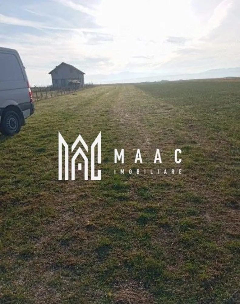 Teren 1100 mp Cristian | PUZ aprobat | Zona in dezvoltare - MAAC Imobiliare vă propune spre vânzare un teren extravilan cu suprafața de 1.119 mp, situat în comuna Cristian, județul Sibiu, într-o zonă aflată în dezvoltare, cu acces facil și potențial investițional.

Terenul beneficiază de front stradal de 12 m și deschidere la drum de servitute, fiind potrivit pentru investiție pe termen lung sau pentru diverse activități agricole. 

Caracteristici teren:

- suprafață: 1.100 mp
- tip teren: agricol
- clasificare: extravilan
- front stradal: 12,65 m pe una din laturi si 11,25 m pe cealalta latura
- acces din drum de servitute
- disponibil imediat

Utilități și urbanism:

- utilități la aproximativ 300 m
- PUZ aprobat
- certificat de urbanism disponibil

Avantaje:

* zonă liniștită, cu acces facil
* potențial de dezvoltare în viitor
* investiție potrivită pe termen lung
* acces rapid către Sibiu și localitățile din apropiere

Localizare:

- Cristian, județul Sibiu
- acces facil către Sibiu
- zonă în continuă dezvoltare

Pentru mai multe informații sau programarea unei vizionări, vă rugăm să ne contactați specificând ID: CP3070487