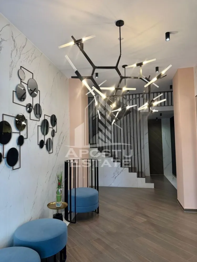 Apartament cu 2 camere de inchiriat,City Of Mara,Timisoara - Agentia imobiliara APOSTU ESTATE va propune spre inchiriere un apartament cu 2 camere spatios si luminos, situat in Timisoara, zona Circumvalatiunii (City Of Mara), potrivit pentru cupluri sau persoane singure care isi doresc o locuinta in care sa se simta confortabil
Suprafata utila: 53 mp

Compartimentare eficienta:
-Bucatarie deschisa complet mobilata si utilata, cu loc de luat masa
-Living luminos si spatios
-Dormitor complet mobilat si utilat
-Baie prevazuta cu cada 

Confort si facilitati:
-Masina de spalat rufe
-Masina de spalat vase
-Aer conditionat
- Balcon
-Incalzirea apartamentului: centrala proprie (incalzire prin pardoseala)
-Apartamentul nu dispune de loc de parcare inscris in CF, dar contra cost se poate inchiria

Localizare:
-Timis, Timisoara, zona Circumvalatiunii, Semicentral, Complexul City Of Mara

Ideal pentru:
-Persoane singure
-Cupluri

Disponibilitate: imediata
Pret chirie lunara: 560 EUR 
Programeaza o vizionare pentru a-ti putea imagina viitorul aici!
ID intern: CP3111061