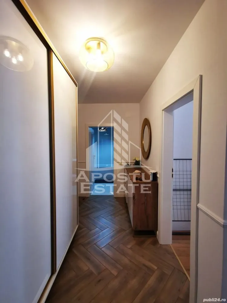 Apartament 2 camere de inchiriat, Campeador City, Timisoara - Agentia imobiliara Apostu Estate va propune spre inchiriere un apartament spatios si elegant cu 2 camere, situat intr-o zona linistita si bine conectata din Torontalului, ideal pentru familii sau persoane care doresc un spatiu generos si confortabil.

Suprafata utila: 46 mp

Compartimentare eficienta:
- Hol de acces generos
- Bucatarie complet mobilata si utilata, cu loc de luat masa
- Living luminos si spatios
- Dormitor matrimonial mobilat
- Baie prevazuta cu cada si ventilatie

Confort si facilitati:
- Centrala termica proprie pe gaz cu incalzire in pardoseala
- Aer conditionat
- Loc de parcare subteran inclus in pret
- Pet friendly
- Apartamentul este complet mobilat si utilat de catre proprietar

Localizare: Zona Torontalului – liniste, acces facil spre oras, in apropiere de magazine, scoli si mijloace de transport in comun.

Ideal pentru:
- Familii
- Cupluri
- Studenti
- Profesionisti care lucreaza remote sau au nevoie de birou acasa

Pret chirie: 400 euro
Programeaza o vizionare!
ID intern: CP2672219