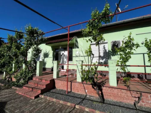 Casa cu 3 camere curte interioara -Zona Ultracentrala