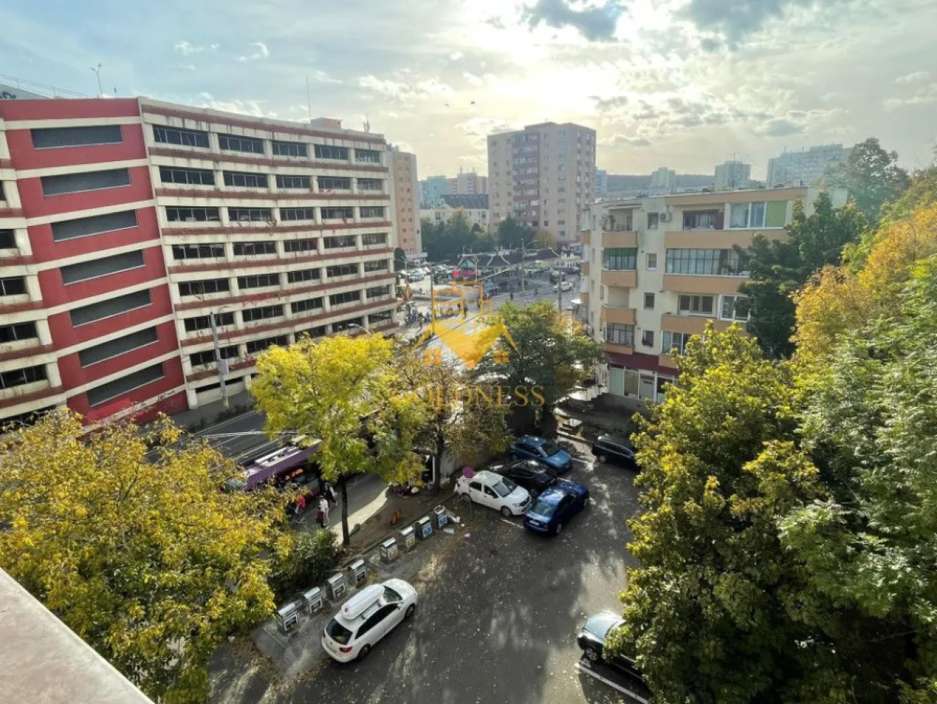 2 camere decomandate, Manastur, Zona Minerva, Primaverii - GOLDNESS Imobiliare vă propune spre închiriere un apartament cu 2 camere, complet mobilat și utilat, la etajul 5 într-un imobil de 7 , în cartierul Manastur.

Apartamentul este compartimentat astfel:
- dormitor cu pat matrimonial, dressing
- cameră cu o canapea extensibilă, noptiere, birou
- baie cu cadă, calorifer, spații de depozitare 
- bucătăria complet utilată și mobilată 
- balcon de 4 mp.

Imobilul este dotat cu toate cele necesare - centrală proprie, mașină de spălat haine, frigider, aragaz.
Se află în apropierea stațiilor de transport în comun, magazine, spații verzi, farmacii, etc.

Dacă sunteți interesați de acest apartament și doriți să îl vizionați, dar și pentru alte oferte sau detalii nu ezitați să ne contactați telefonic sau prin e-mail. Vă stăm la dispoziție!

Pentru intermediere se percepe un comision de 75% din prețul chiriei!