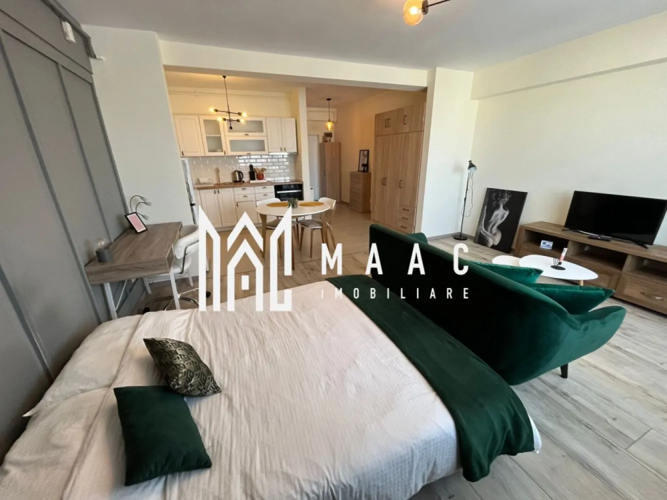 Apartament studio | Balcon | Lift | Parcare | Mihai Viteazu - MAAC Imobiliare ofera spre inchiriere apartament din studio, complet mobilat si utilat, in zona Mihai Viteazu - Cedonia.

Locuinta are suprafata utila de 40mp, se afla la etajul 9/10 al unui bloc izolat, recent construit si este alcatuita dintr-o incapere cu pat matrimonial si canapea, Smart TV, bucatarie open-space cu toate facilitatile, baie moderna cu cada, hol si balcon. 

Aferent apartamentului este loc de parcare propriu, suprateran. De asemenea, blocul are lift. Eficiență energetică clasa A.

Amplasamentul imobilului este unul avantajos, aflandu-se la 10-15 minute de Mall si Parcul SubArini. De aemenea, apartamentul beneficiaza de o panorama de exceptie a orasului.

Pentru mai multe detalii sau pentru a programa o vizionare: CP2247426