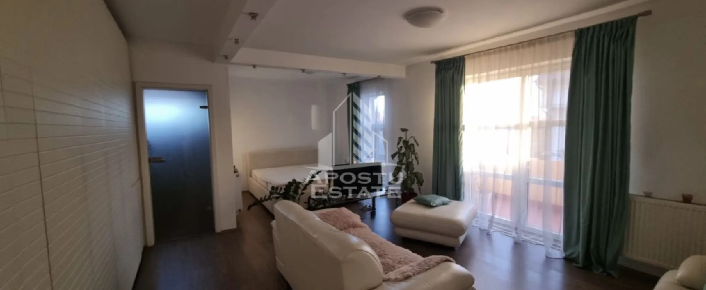 Apartament cu 1 camera, balcon, zona Girocului - Agentia Imobiliara APOSTU ESTATE va ofera spre inchiriere un apartament cu 1 camera, situat in zona Girocului

Acest apartament cu o suprafata de 48 mp dispune de urmatoarele facilitati:
- Bucatarie spatioasa, complet utilata, cu loc de luat masa;
- Hol de acces;
- Sufragerie luminoasa, cu acces la un balcon generos;
- Dormitor mobilat cu pat matrimonial;
- Baie dotata cu cada si geam pentru ventilatie naturala.

 Apartamentul se bucura de o pozitionare privilegiata, oferind acces rapid la diverse puncte de interes din zona:
-Mijloace de transport in comun;
-Benzinarie;
-Lidl;
-Shopping city la 7 minute de mers cu masina.

Va invitam cu drag sa programati o vizionare pentru a aprecia personal toate facilitatile si avantajele acestui apartament.

ID intern: CP2052299!