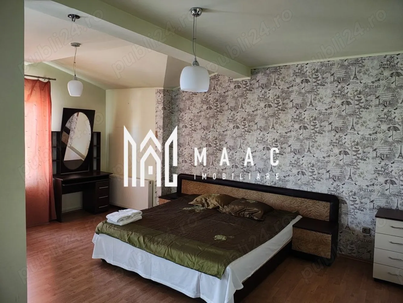 Apartament 4 camere I Vasile Aaron I 130mp I 2 Bai I 2 Blcoane - MAAC Imobiliare va ofera spre inchiriere un Apartament situat pe strada Semaforului.

Apartamentul este compus din:
-3 Dormitoare
-Living
-Bucatarie
-2 Bai
- 2 Balcoane
-Debara

Apartamentul se inchiriaza mobilat si utilat complet .

Pentru mai multe detalii astept telefonul dumneavoastra cu specificatia ca ati vazut anuntul