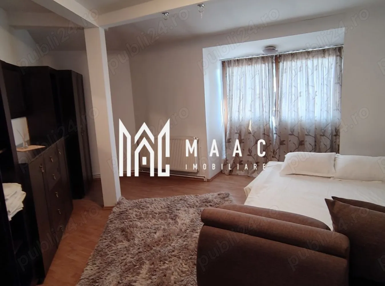 Apartament 4 camere I Vasile Aaron I 130mp I 2 Bai I 2 Blcoane - MAAC Imobiliare va ofera spre inchiriere un Apartament situat pe strada Semaforului.

Apartamentul este compus din:
-3 Dormitoare
-Living
-Bucatarie
-2 Bai
- 2 Balcoane
-Debara

Apartamentul se inchiriaza mobilat si utilat complet .

Pentru mai multe detalii astept telefonul dumneavoastra cu specificatia ca ati vazut anuntul