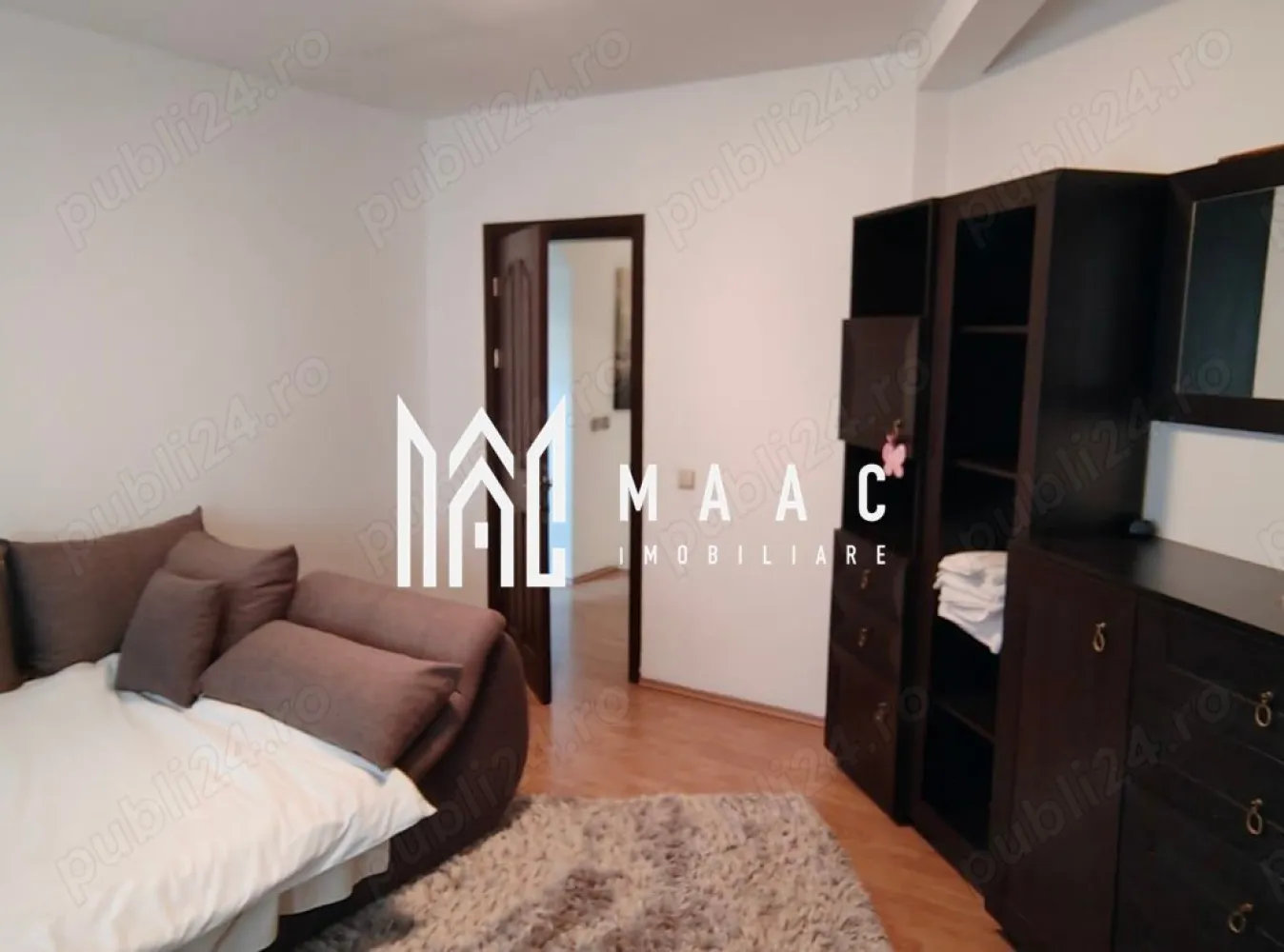 Apartament 4 camere I Vasile Aaron I 130mp I 2 Bai I 2 Blcoane - MAAC Imobiliare va ofera spre inchiriere un Apartament situat pe strada Semaforului.

Apartamentul este compus din:
-3 Dormitoare
-Living
-Bucatarie
-2 Bai
- 2 Balcoane
-Debara

Apartamentul se inchiriaza mobilat si utilat complet .

Pentru mai multe detalii astept telefonul dumneavoastra cu specificatia ca ati vazut anuntul