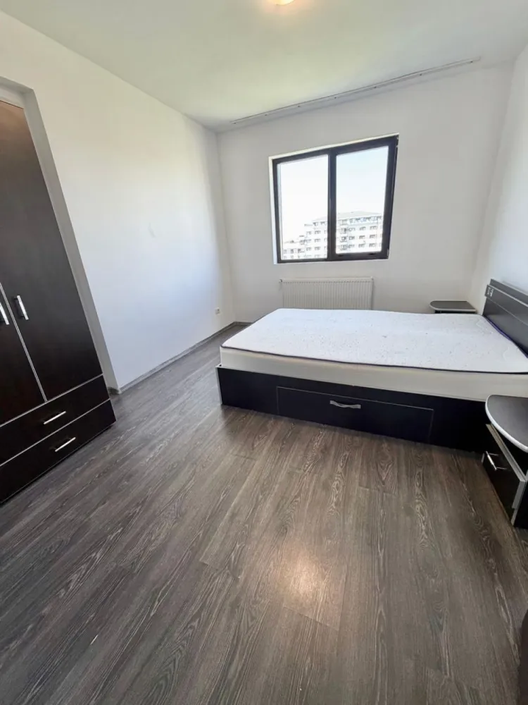 Apartament 3 camere Militari Residence mobilat si utilat - Vă prezentăm un apartament cu 3 camere, decomandat, situat pe strada Rezervelor nr. 79, în cartierul Militari Residence, chiar lângă Lidl – o locație excelentă pentru confortul zilnic 

Situat la etajul 6 din 7, apartamentul oferă o priveliște plăcută și multă lumină naturală, fiind ideal pentru o familie care își dorește spațiu și funcționalitate 

Detalii proprietate:
• 3 camere spațioase 
• 2 băi 
• Compartimentare decomandată – eficiență și intimitate 
• Etaj 6 din 7
• Locație: strada Rezervelor 79, lângă Lidl 

Avantaje:
• Acces imediat la supermarket (Lidl), restaurante și alte facilități 
• Aproape de mijloace de transport în comun 
• Zonă dezvoltată, ideală pentru locuit sau investiție 
• Spațiu generos, potrivit pentru familie 

Un apartament echilibrat, bine poziționat, care îți oferă tot ce ai nevoie pentru un stil de viață confortabil 

Pentru mai multe detalii sau programarea unei vizionări, sună acum