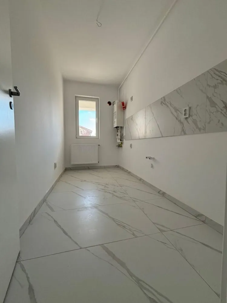 Garsoniera cartier Militari Residence - mutare imediata!! - Garsonieră decomandată de vânzare – Militari Residence | Etaj intermediar | Bloc cu lift

Vă propunem spre vânzare o garsonieră situată în Militari Residence, într-un imobil modern cu regim mic de înălțime (P+3), ideală atât pentru locuit, cât și pentru investiție.

Locuința este decomandată, oferind o compartimentare eficientă și un plus de confort. Este amplasată la un etaj intermediar, poziție ideală pentru un echilibru optim între accesibilitate și liniște.

Blocul este prevăzut cu lift, un avantaj important pentru acest tip de imobil, asigurând acces facil indiferent de etaj.

Caracteristici principale:

Compartimentare decomandată
Etaj intermediar
Bloc P+3 (regim mic de înălțime)
Lift în imobil
Zonă în plină dezvoltare, cu acces rapid către magazine, transport și facilități

Această proprietate reprezintă o alegere practică pentru cei care caută un spațiu bine organizat, într-o zonă accesibilă și în continuă dezvoltare.