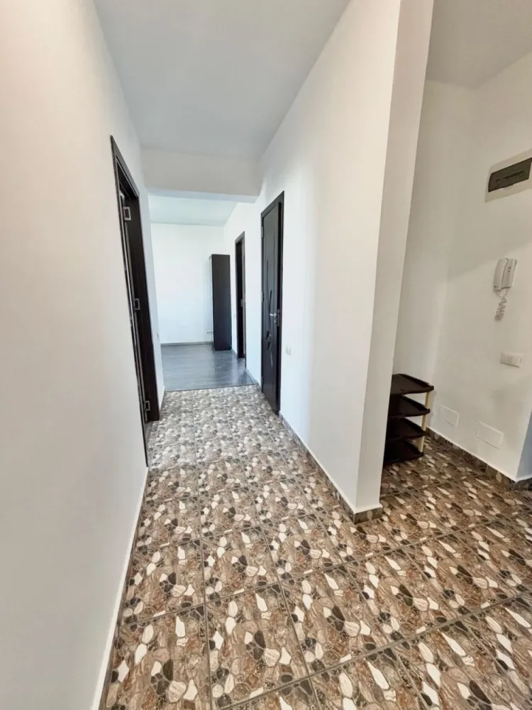 Apartament 3 camere Militari Residence mobilat si utilat - Vă prezentăm un apartament cu 3 camere, decomandat, situat pe strada Rezervelor nr. 79, în cartierul Militari Residence, chiar lângă Lidl – o locație excelentă pentru confortul zilnic 

Situat la etajul 6 din 7, apartamentul oferă o priveliște plăcută și multă lumină naturală, fiind ideal pentru o familie care își dorește spațiu și funcționalitate 

Detalii proprietate:
• 3 camere spațioase 
• 2 băi 
• Compartimentare decomandată – eficiență și intimitate 
• Etaj 6 din 7
• Locație: strada Rezervelor 79, lângă Lidl 

Avantaje:
• Acces imediat la supermarket (Lidl), restaurante și alte facilități 
• Aproape de mijloace de transport în comun 
• Zonă dezvoltată, ideală pentru locuit sau investiție 
• Spațiu generos, potrivit pentru familie 

Un apartament echilibrat, bine poziționat, care îți oferă tot ce ai nevoie pentru un stil de viață confortabil 

Pentru mai multe detalii sau programarea unei vizionări, sună acum