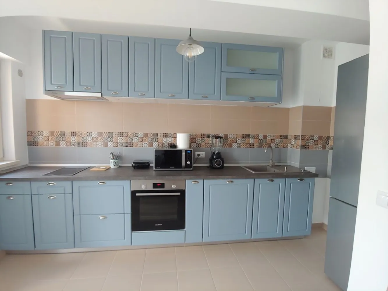 Apartament 2 camere Conest Tudor - Apartament 2 camere decomandat din 2020
Conest Grand Residence(Iulius Mall)
64 mp(58 mp utili+ 6mp balcon)
etaj intermediar-7
Loc de parcare suprateran inclus
Mobilat integral
Orientare către Splai Bahlui
Servicii si utilitati: Bloc fără gaz(costuri reduse), paza, parcare
Lângă spatii comerciale, Iulius Mall și universități
Locuit doar de proprietar
Termen de habitatie variabil.
Se vinde mobilat și cu loc de parcare.
Ușor negociabil